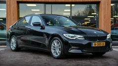 Zwart Gebruikt 2021 BMW 320 Comfort Edition Sedan | € 22.900 (Goede deal)