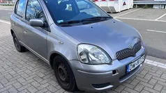 Grijs Gebruikt 2004 Toyota Yaris Sol Hatchback | € 1.450 (Eerlijke prijs)