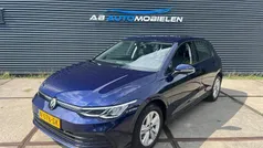 Blauw Gebruikt 2022 VW Golf VIII Life Hatchback | € 14.995 (Eerlijke prijs)
