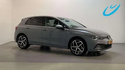 Occasion 2021 VW Golf VIII Style Hatchback | € 23.400 (Goede deal)