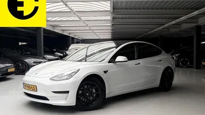 Wit Gebruikt 2021 Tesla Model 3 Standard Range Sedan | € 22.950 (Eerlijke prijs)