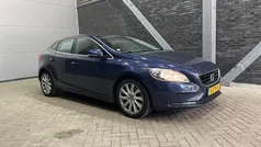 Blauw Gebruikt 2015 Volvo V40 Momentum Stationwagen | € 8.900 (Eerlijke prijs)