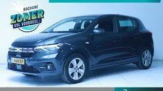 Gebruikt 2021 Dacia Sandero Essentiel Hatchback | € 13.740 (Eerlijke prijs)