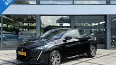 Zwart Gebruikt 2021 Peugeot e-208 Active Hatchback | € 13.850 (Goede deal)