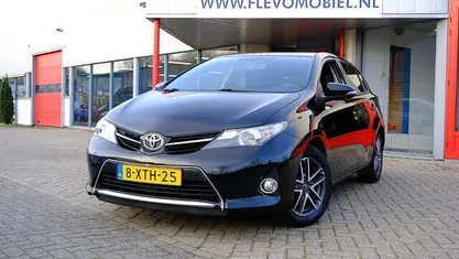 Zwart Gebruikt 2014 Toyota Auris Trend Hatchback | € 8.950 (Eerlijke prijs)