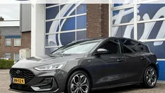 Grijs, metallic lak Gebruikt 2024 Ford Focus ST-Line Hatchback | € 26.450 (Eerlijke prijs)
