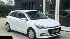Wit, metallic lak Gebruikt 2017 Hyundai i20 Comfort Hatchback | € 7.445 (Eerlijke prijs)