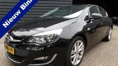 Zwart Gebruikt 2013 Opel Astra Sport Hatchback | € 6.950 (Eerlijke prijs)