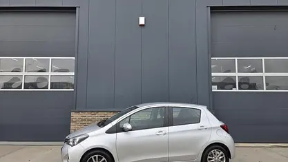Gebruikt 2015 Toyota Yaris Lounge Hatchback | € 8.250 (Eerlijke prijs)