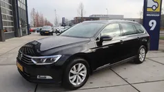 Zwart Gebruikt 2017 VW Passat Comfortline Stationwagen | € 19.948 (Eerlijke prijs)