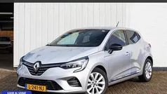 Grijs Gebruikt 2021 Renault Clio V Intens Hatchback | € 11.995 (Eerlijke prijs)