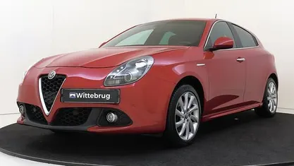 Rood Gebruikt 2016 Alfa Romeo Giulietta Super Hatchback | € 13.925 (Eerlijke prijs)