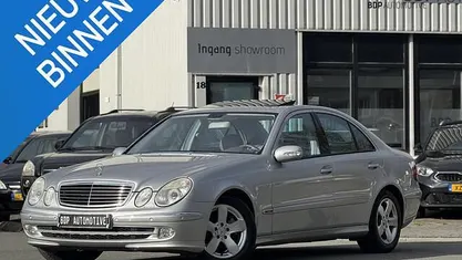 Grijs Gebruikt 2003 Mercedes E240 Avantgarde Sedan | € 9.299 (Eerlijke prijs)
