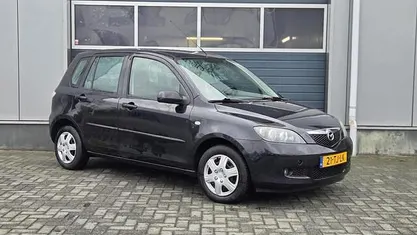 Zwart Occasion 2006 Mazda 2 Touring MPV | € 2.099 (Eerlijke prijs)
