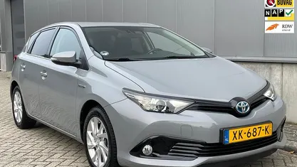 Grijs Gebruikt 2019 Toyota Auris Hybrid Plus Hatchback | € 17.950 (Eerlijke prijs)