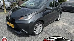 Grijs Gebruikt 2014 Toyota Aygo X-play Hatchback | € 7.250 (Eerlijke prijs)