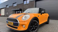 Oranje Gebruikt 2017 Mini Cooper Business Hatchback | € 13.950 (Eerlijke prijs)