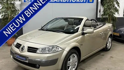 Beige Gebruikt 2005 Renault Mégane Cabriolet Dynamique Cabriolet | € 2.995 (Eerlijke prijs)