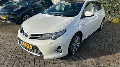Occasion Toyota Auris Executive 99 PK (72 kW) 2015 Wit Hatchback