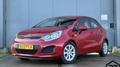 Occasion Kia Rio Comfort 86 PK (63 kW) 2012 Rood Hatchback