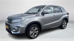 Grijs Gebruikt 2024 Suzuki Vitara SUV | € 25.950 (Eerlijke prijs)