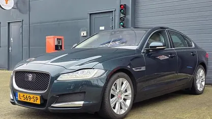 Groen (metallic) Gebruikt 2016 Jaguar XF Portfolio Sedan | € 23.440 (Eerlijke prijs)