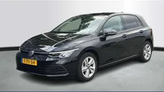 Zwart Gebruikt 2023 VW Golf VIII Life Hatchback | € 22.950 (Eerlijke prijs)