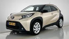 Bruin metallic Gebruikt 2022 Toyota Aygo Limited Hatchback | € 19.995 (Eerlijke prijs)