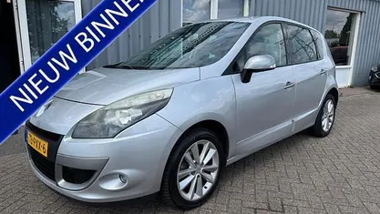 Grijs, metallic lak Gebruikt 2011 Renault Scénic III MPV | € 3.499 (Eerlijke prijs)