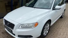 Wit Gebruikt 2008 Volvo V70 Momentum Stationwagen | € 12.945 (Eerlijke prijs)