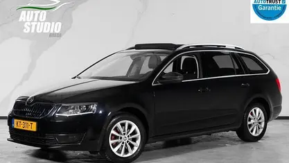 Zwart Gebruikt 2016 Skoda Octavia Style Stationwagen | € 10.795 (Eerlijke prijs)