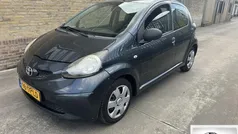 Grijs Gebruikt 2007 Toyota Aygo Basis Hatchback | € 1.495 (Goede deal)