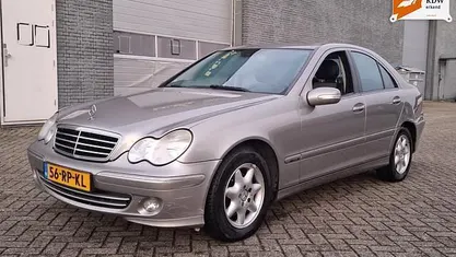Grijs (metallic) Gebruikt 2005 Mercedes C200 Avantgarde Sedan | € 1.499 (Super prijs)