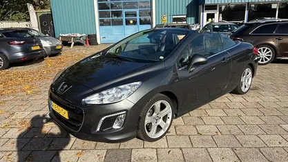 Grijs Gebruikt 2013 Peugeot 308 CC Roland Garros Cabriolet | € 7.500 (Goede deal)