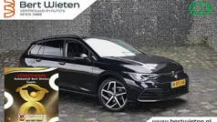 Zwart Gebruikt 2021 VW Golf VIII Style Hatchback | € 22.290 (Eerlijke prijs)