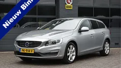 Zilver Gebruikt 2017 Volvo V60 Stationwagen | € 18.950 (Eerlijke prijs)