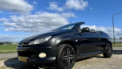 Zwart Gebruikt 2004 Peugeot 206 CC Cabriolet | € 1.495 (Eerlijke prijs)