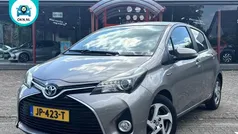 Bruin Gebruikt 2016 Toyota Yaris Hatchback | € 14.740 (Eerlijke prijs)