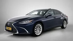 Blauw Gebruikt 2021 Lexus ES300H President Line Sedan | € 42.945 (Goede deal)
