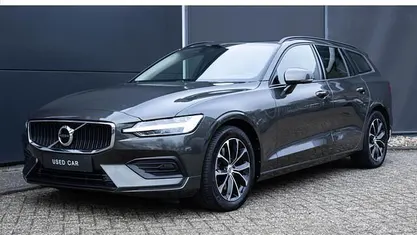 Grijs Gebruikt 2020 Volvo V60 Momentum Stationwagen | € 24.950 (Eerlijke prijs)