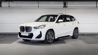 Mineralweiss metallic (wit metallic) Gebruikt 2025 BMW iX1 Performance SUV | € 51.900 (Super prijs)