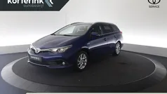 Blauw Gebruikt 2016 Toyota Auris Hybrid Trend Hatchback | € 15.950 (Eerlijke prijs)