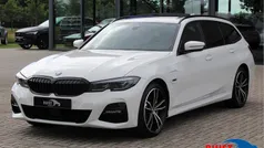Wit Gebruikt 2021 BMW 330e M Sport Stationwagen | € 37.750 (Eerlijke prijs)