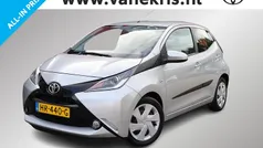 Zilver Gebruikt 2015 Toyota Aygo X-play Hatchback | € 8.499 (Eerlijke prijs)