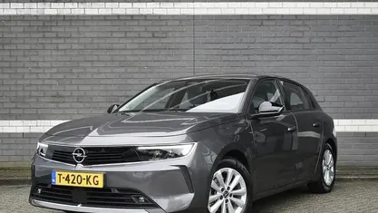 Grijs Occasion 2023 Opel Astra Edition Hatchback | € 20.395 (Eerlijke prijs)