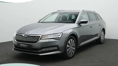 Grijs Occasion 2026 Skoda Superb Business Line Stationwagen | € 34.400 (Super prijs)