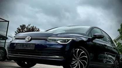Blauw Gebruikt 2021 VW Golf Style Sedan | € 23.450 (Eerlijke prijs)
