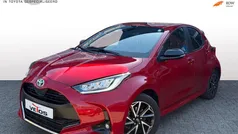 Rood Gebruikt 2022 Toyota Yaris Hybrid Style Hatchback | € 22.950 (Eerlijke prijs)