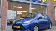 Blauw (metallic) Gebruikt 2018 Toyota Yaris Hybrid Hatchback | € 14.750 (Eerlijke prijs)