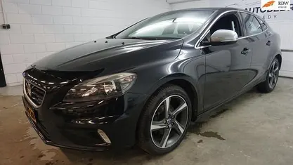 Zwart Gebruikt 2013 Volvo V40 R-Design Hatchback | € 5.650 (Eerlijke prijs)